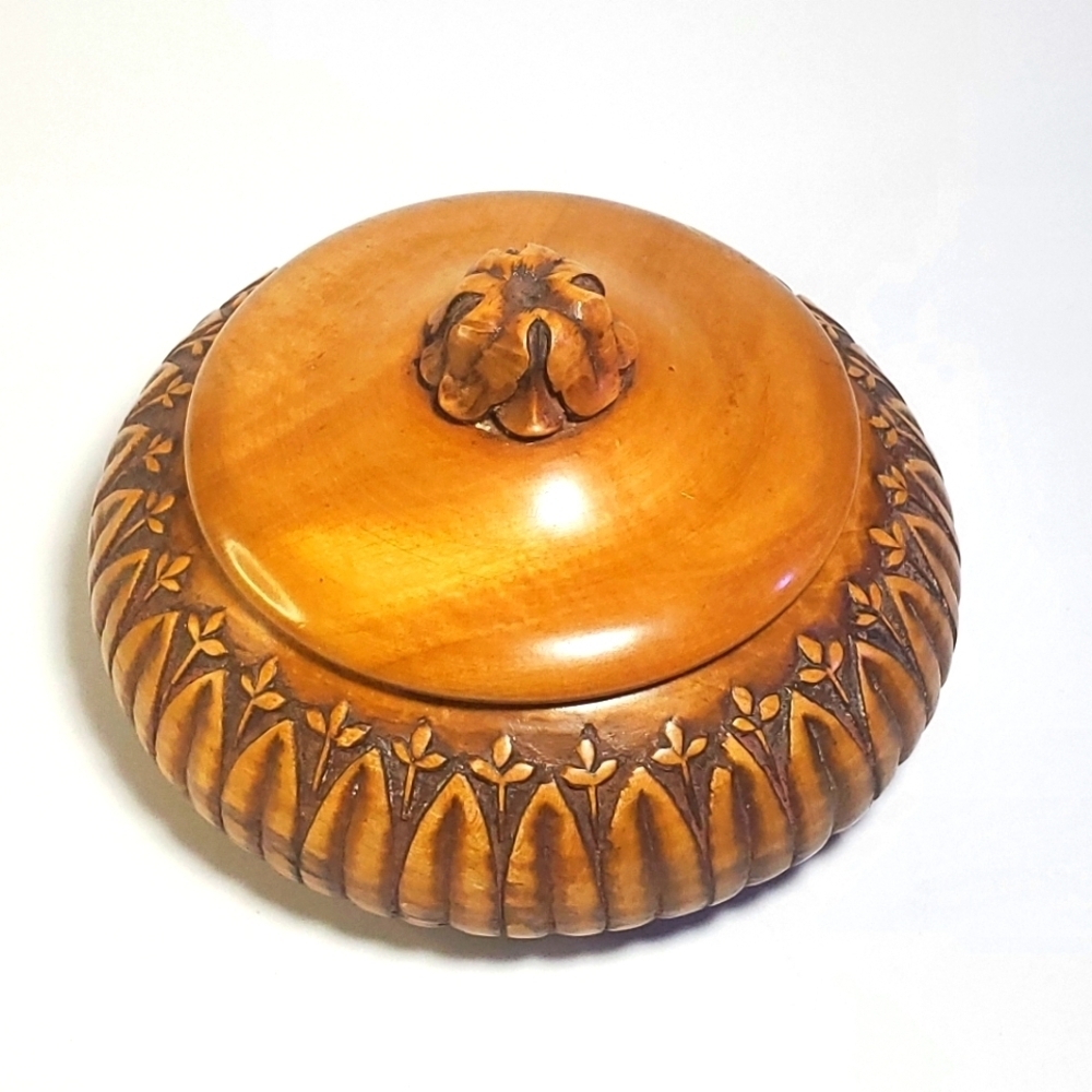 Hand Carved Roun Wooden Decorative Box with Lid Trinket Holder - Picture 2 of 8